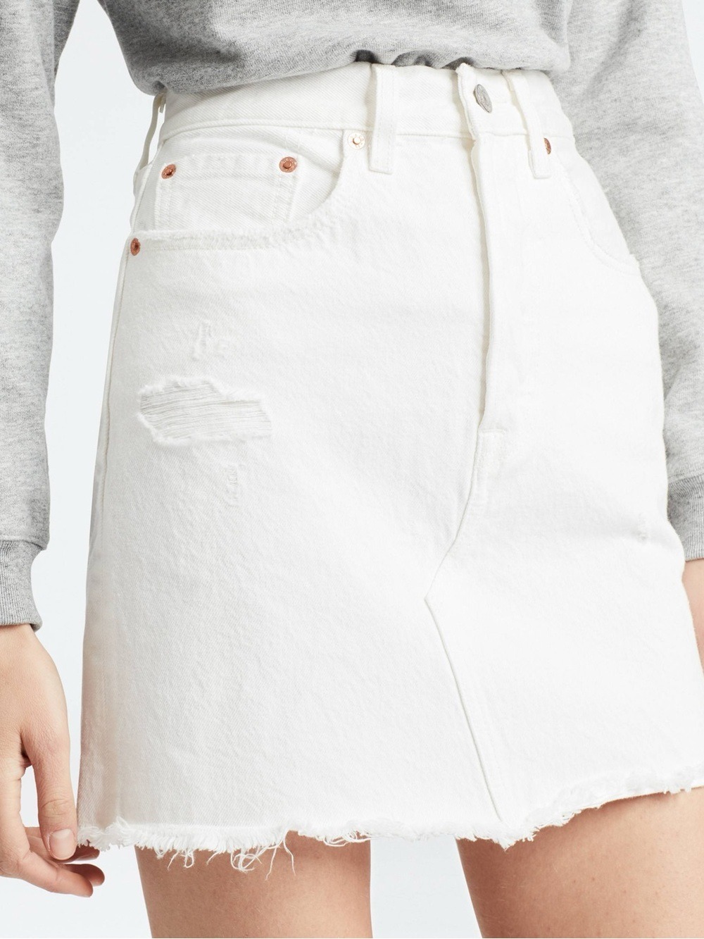 Levi’s Deconstructed Iconic Boyfriend Denim Cut Off White Mini Skirt, size 27